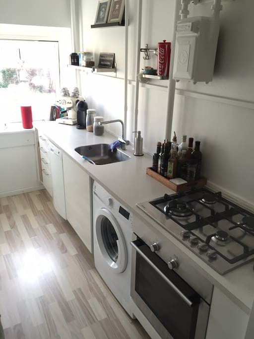 Kitchen w. appliances