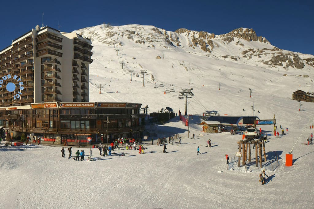Avec vue sur la Grande Motte et le lac de Tignes.