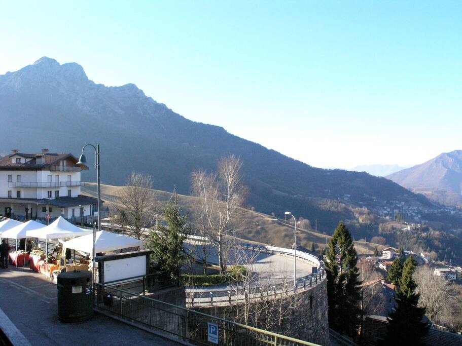 vista dal balcone, mercatini natalizi
