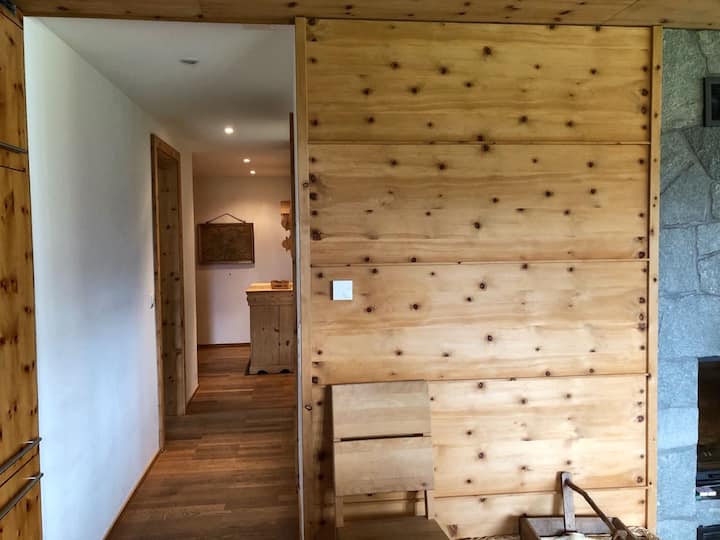 Boiseries en arolle et circulation intérieure