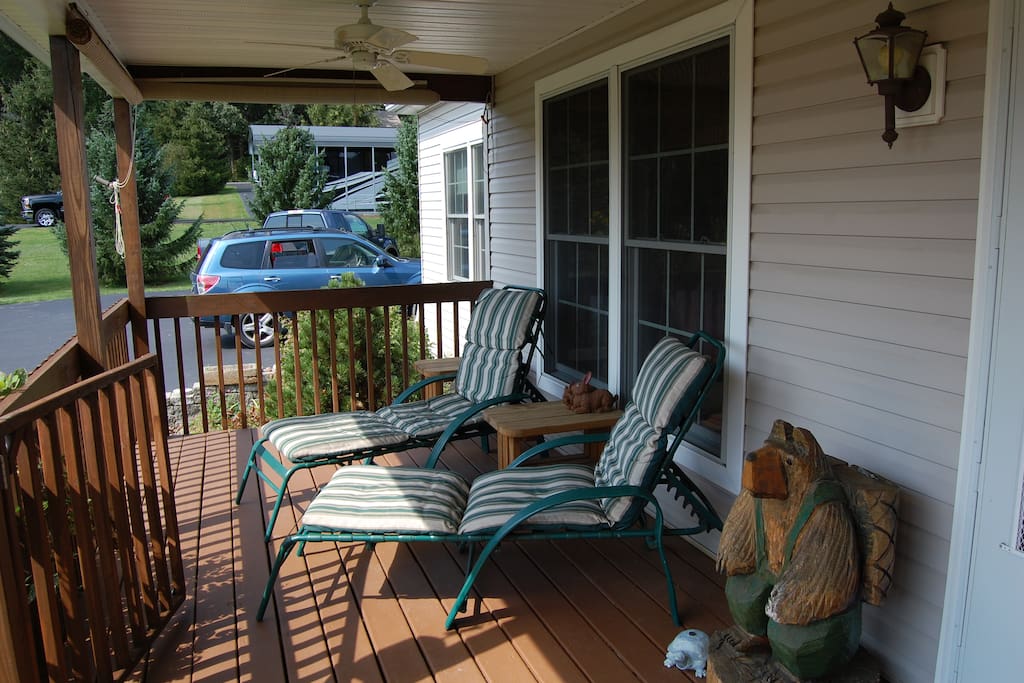 Relaxing lounge chairs