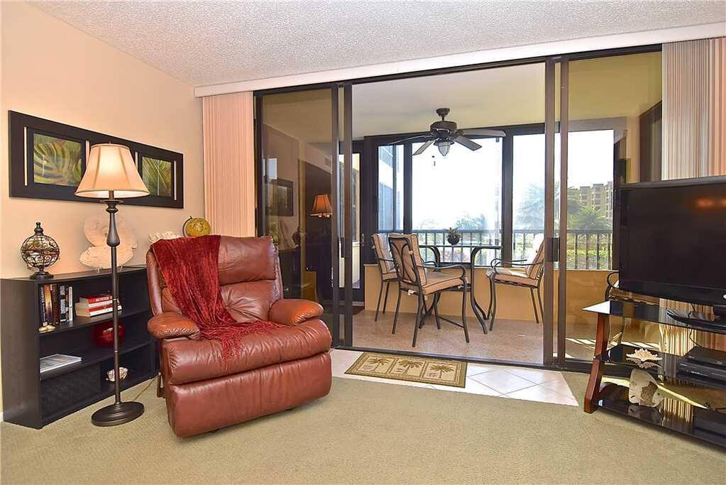 TV with a view! - Your toughest decision is going to be whether to watch the great views or the TV. . . . . What will you choose?