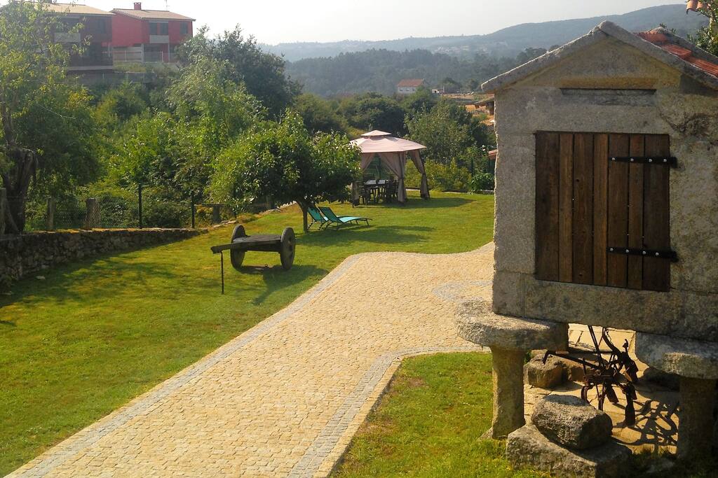 Entrada adoquinada
