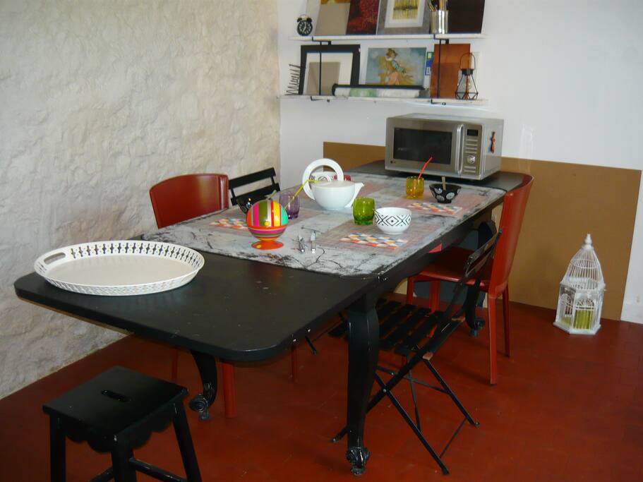 Pièce pour travailler et petit déjeuner ...