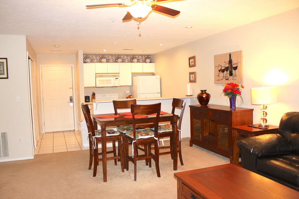 Full kitchen - Dining Area - Living Room with HD TV and WiFi