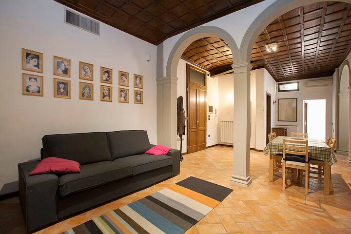 Mercutio 4 bedrooms and 2 bathrooms