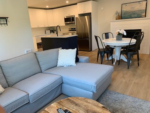 Popular Airbnb listing: Legal - 2 bedroom private suite in Fort Langley in Fort Langley