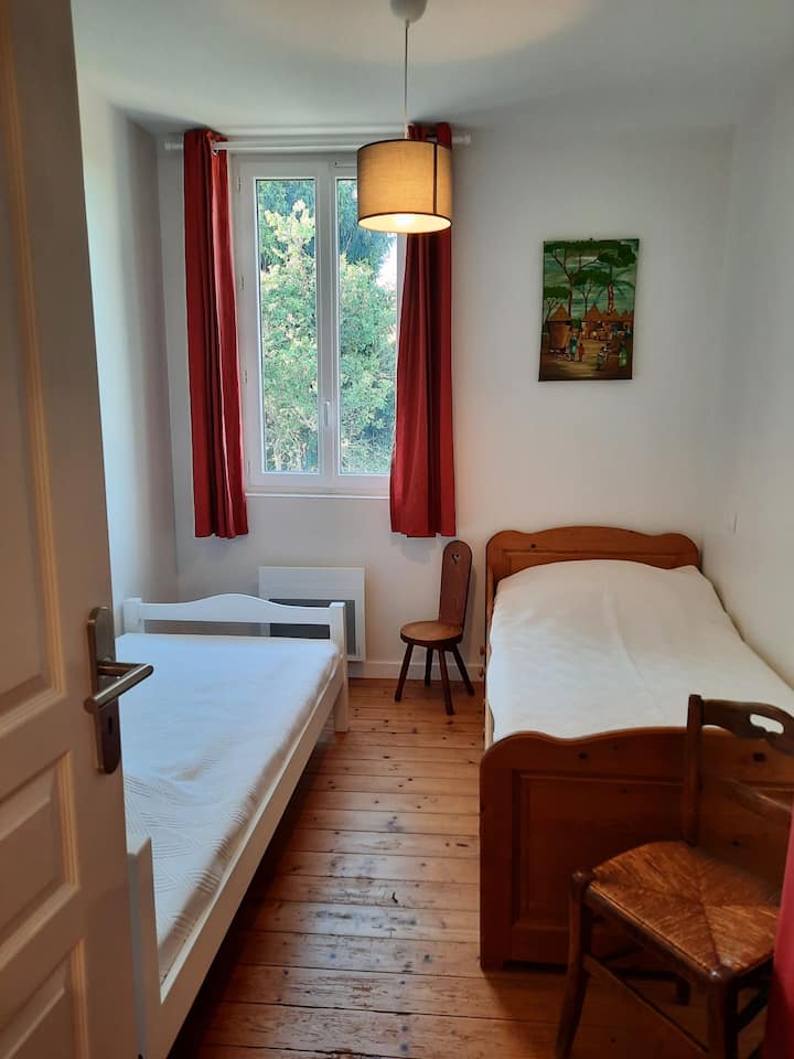 Малка стая с 2 легла от 90 за още 2 - ма души. 