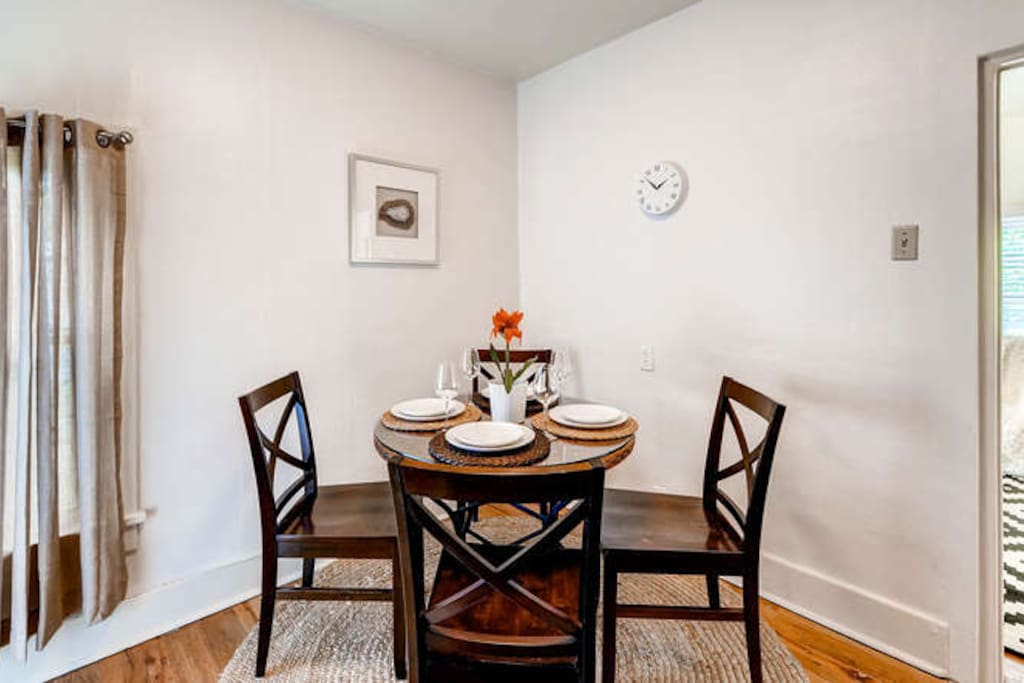 Eat-in kitchen