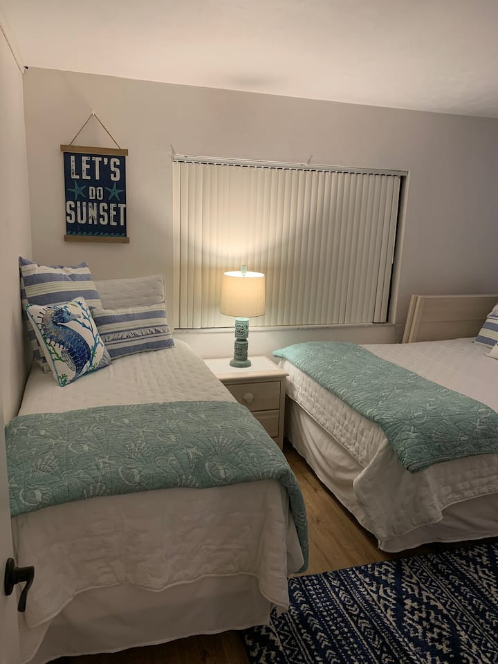 ห้องพักเตียงควีนไซส์และเตียงเดี่ยว