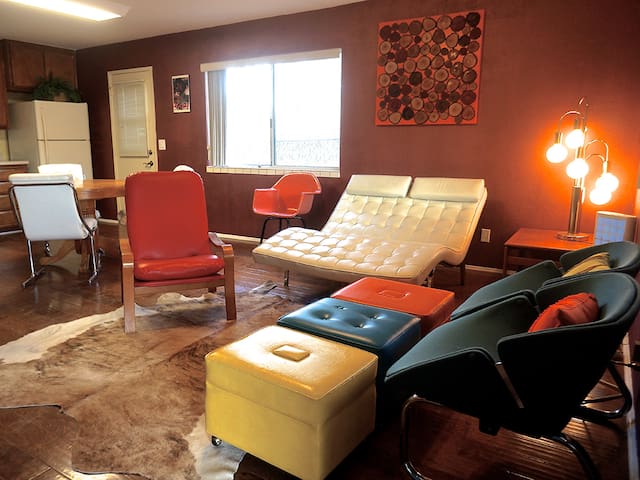 The Retro-Zen Den (Near the park)