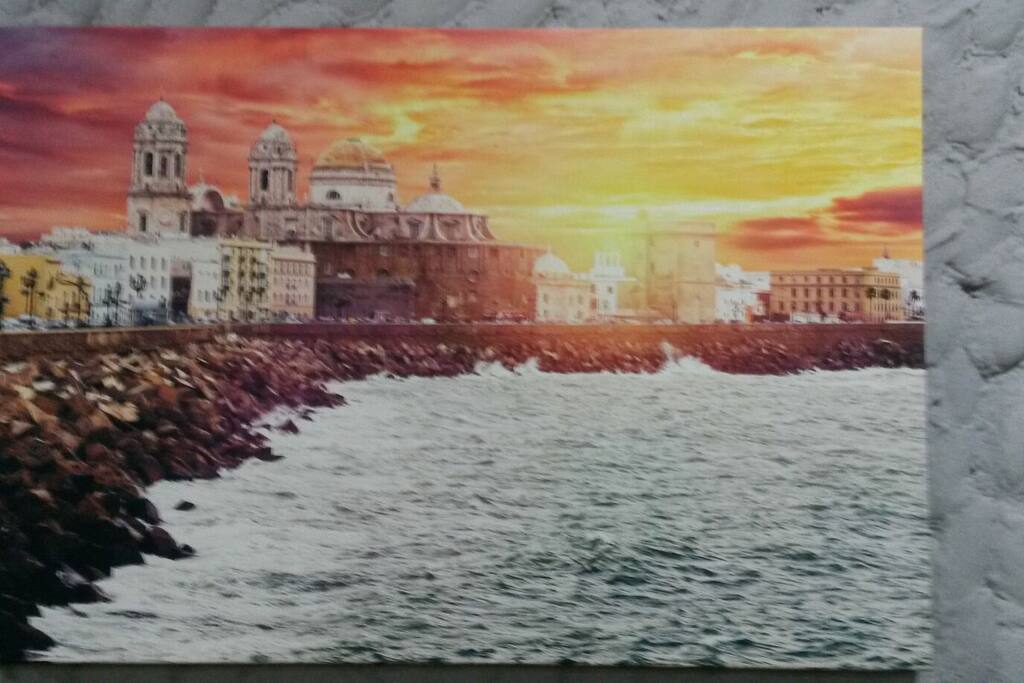 Al lado de la playa mas emblemática. La caleta