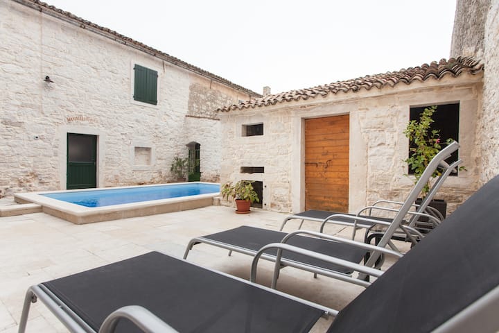 Istrian charming antique house