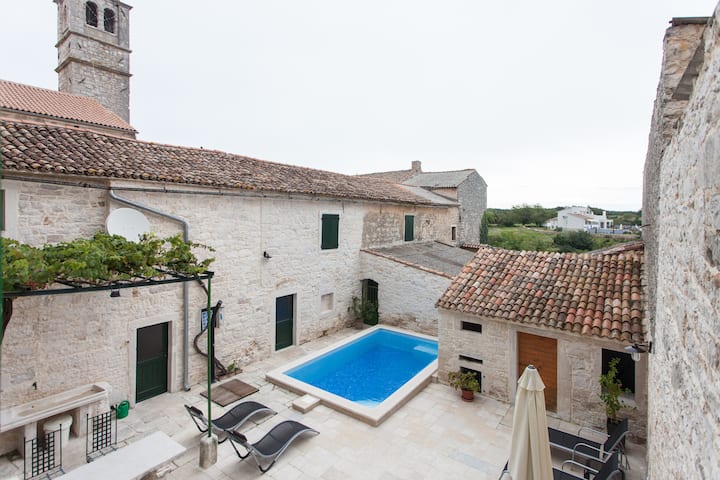 Istrian charming antique house