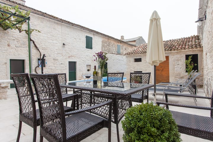 Istrian charming antique house