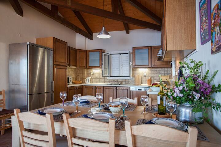 Villa Gerrito-Where the Aegean blue speaks to you. gallery image 4