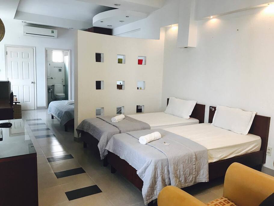 full amenities: closet, cable TV, fridge, hairdryer, iron
