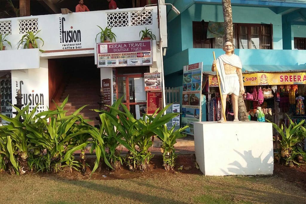 Kovalam - Restaurants and Shopping