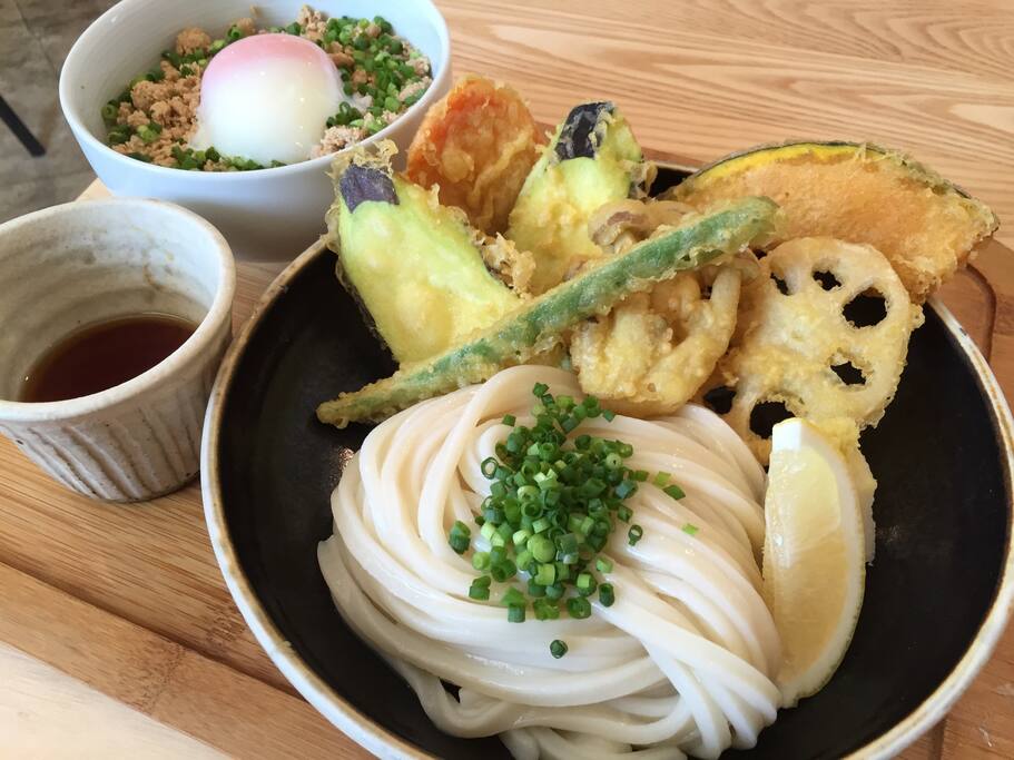 A delicious UDON store is near the room ♡