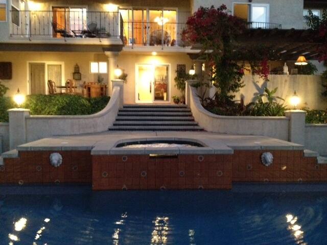 Luxury Home with Heated Pool and Pickle Ball Court gallery image 3