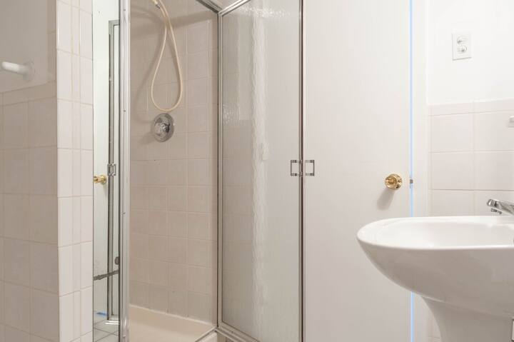 Private Apt 15 min to NYC