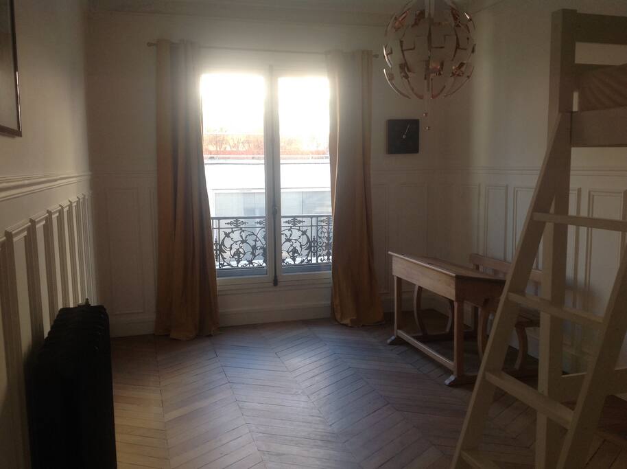 La chambre 1, avec son lit mezzanine pour 2 personnes (140x200).