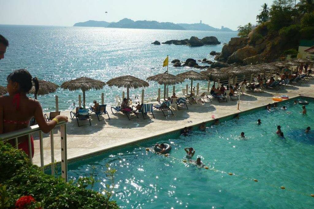 hermosa alberca con vista a.la.bahia más linda de Acapulco
