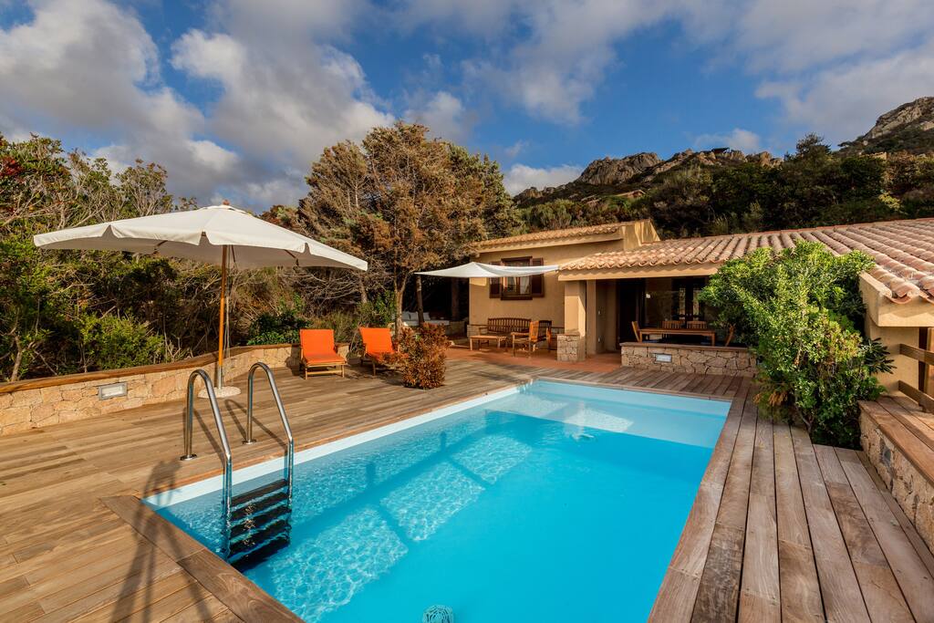 Private pool and solarium