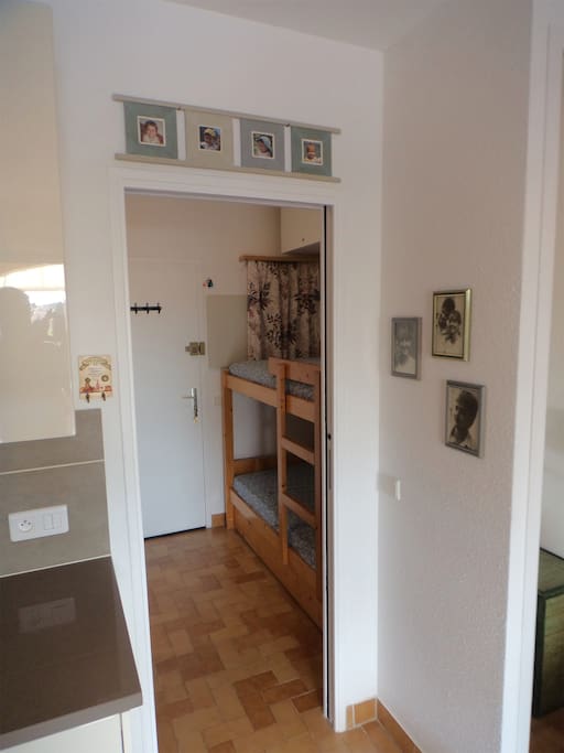 Eingang mit Etagenbett