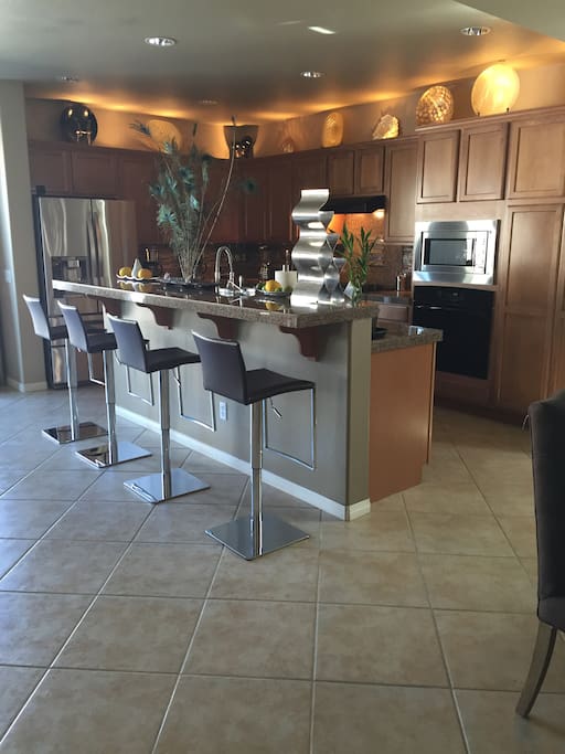 Full Kitchen and bar