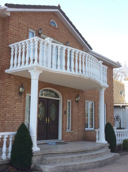 Porch in front view in 2017
