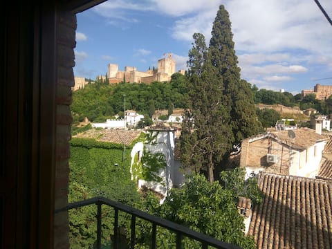 Stunning Alhambra view balconies, in the Albayzin