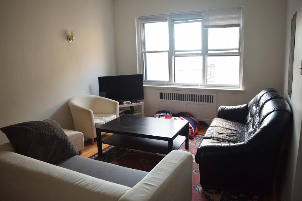 salon avec vue sur l'est de Montréal