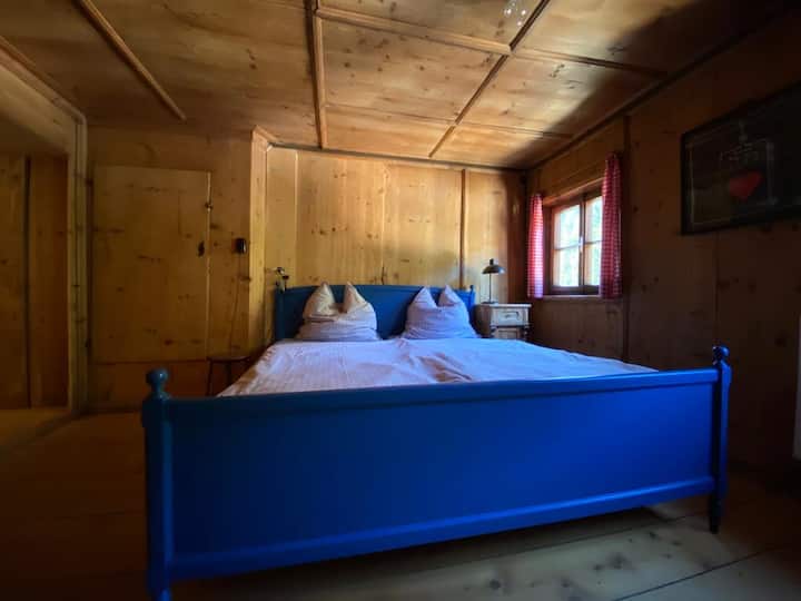 Cama doble en el primer piso