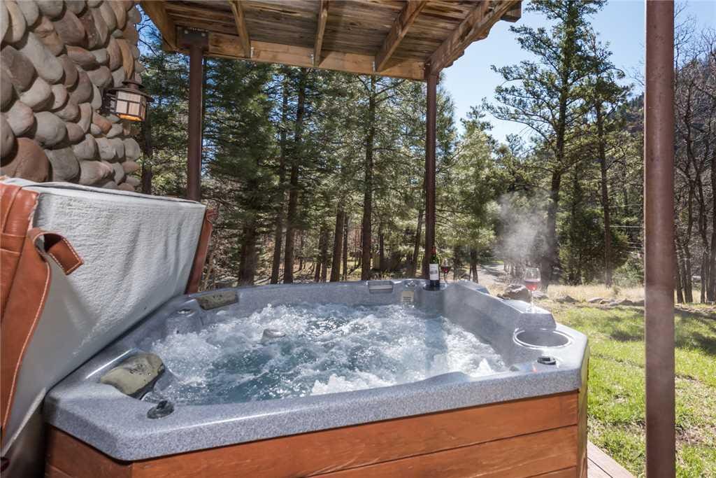 Private Hot Tub - Soak up the Land of Enchantment in your private, secluded hot tub!