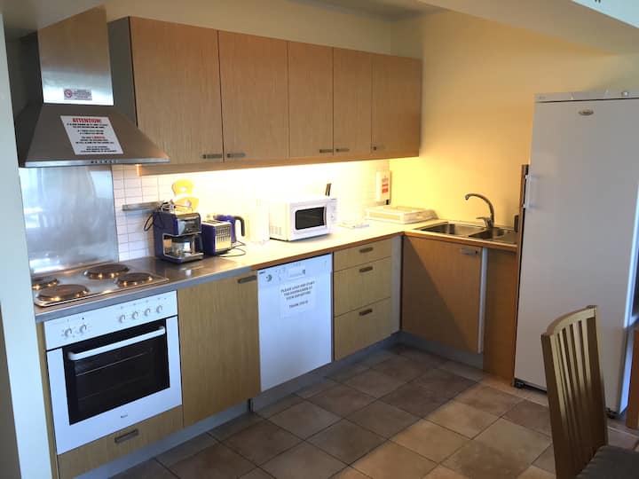 Superior 4 Bedrooms, 2 Full Bathrooms - 冰島
