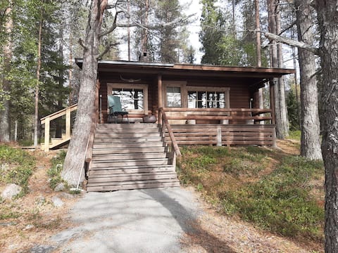 Hirsimökki ja sauna järven rannalla 6 km Posion keskustasta