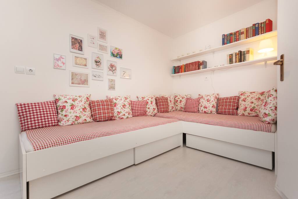 Living room with big couch which can be transformed to 2 single beds