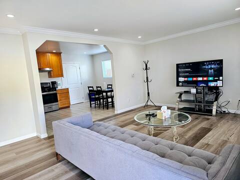 15A-Modern & Cheerful Comfy 3B2B Front Unit