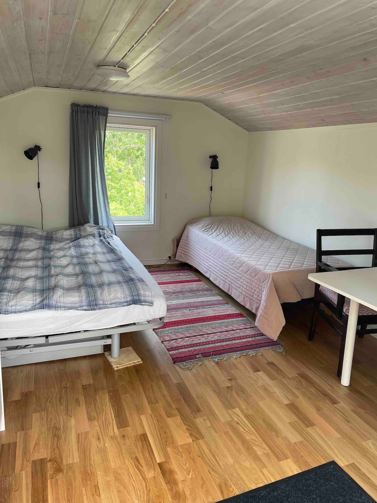 Nyumba ya wageni yenye vitanda viwili.