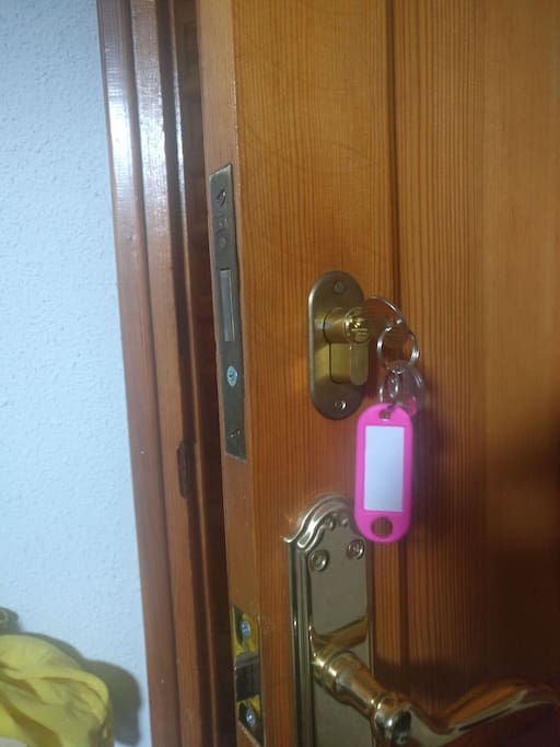 la habitación tiene llave para que puedas entrar y salir con total privacidad
