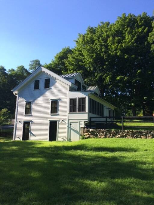 Side yard, walk-out; to pool area