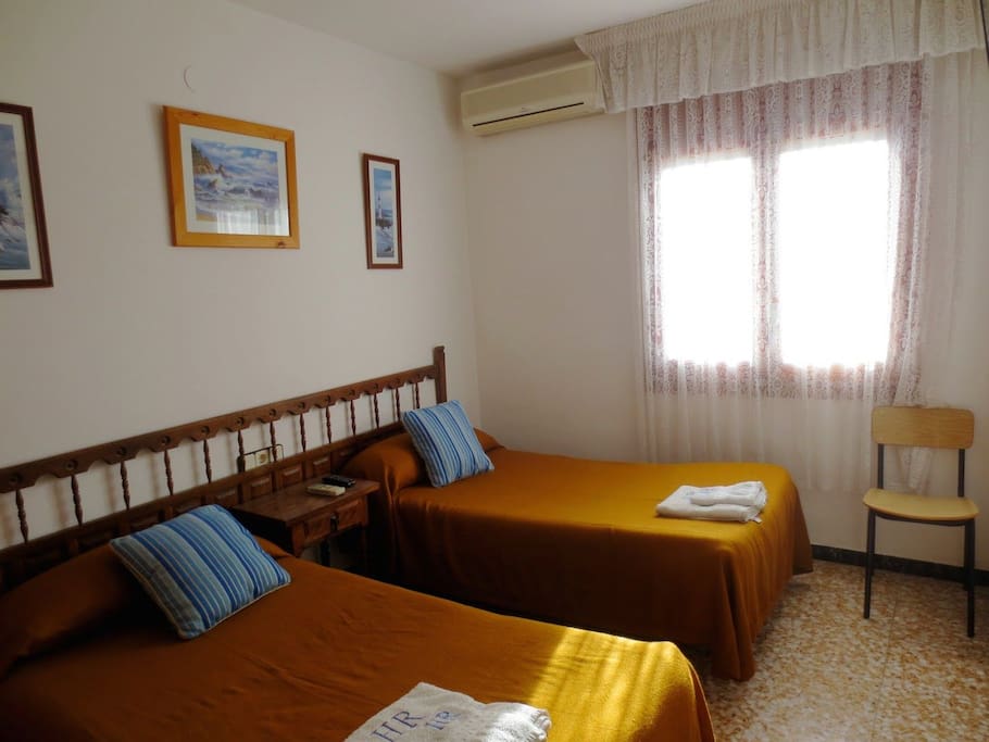 Habitacion 2 con baño privado y 2 camas individuales