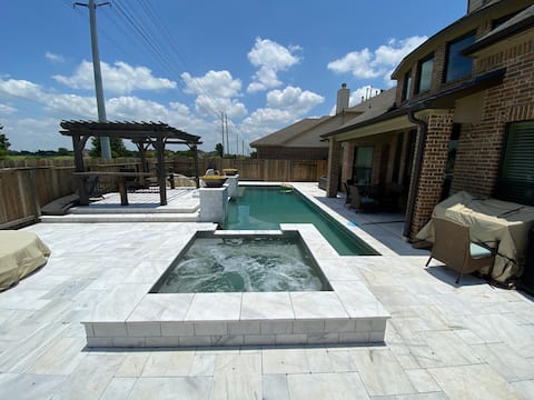 The Great Escape with Pool; 10 min from Houston