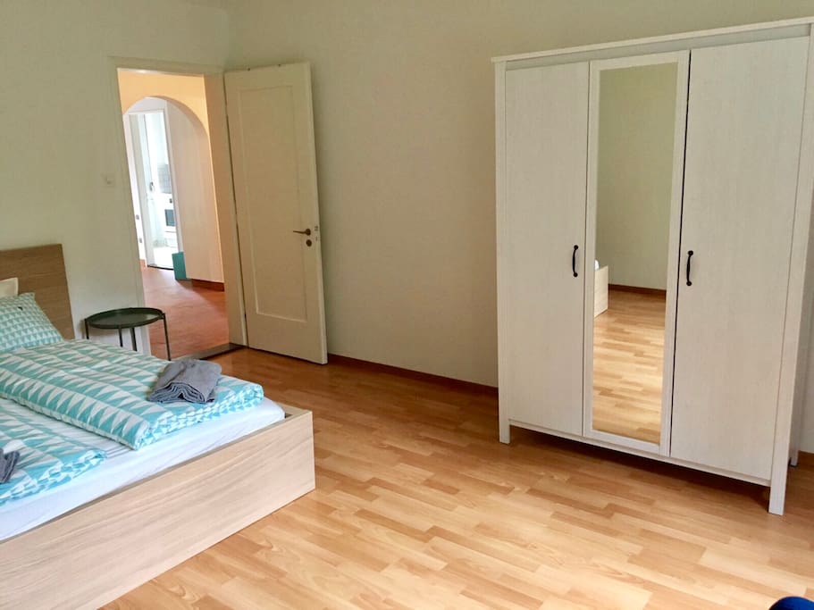 Schlafzimmer 1 / Bedroom 1