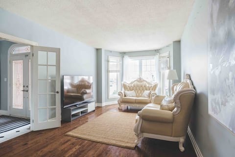Bright and Spacious Whole House 5 BR free parking