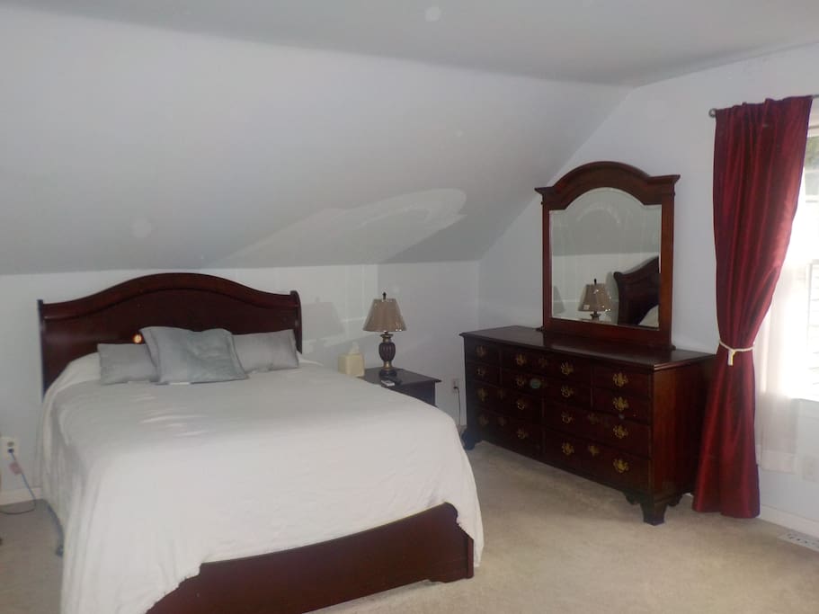 Queen Bed with drewsor