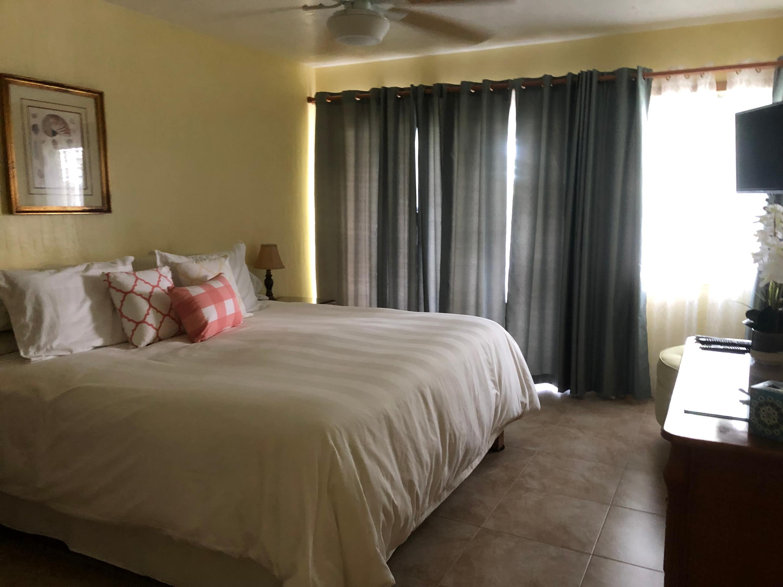 Tropical Condo Central Location-Makai facing lanai - Photo 1