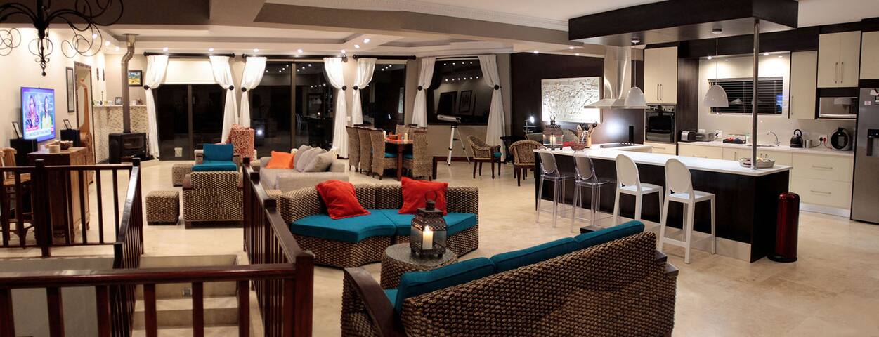 Blouberg Home with Mountain & Ocean View 8 sleeper gallery image 2