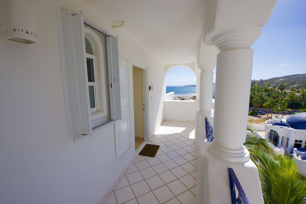 Entry hallway to Mykonos 503B